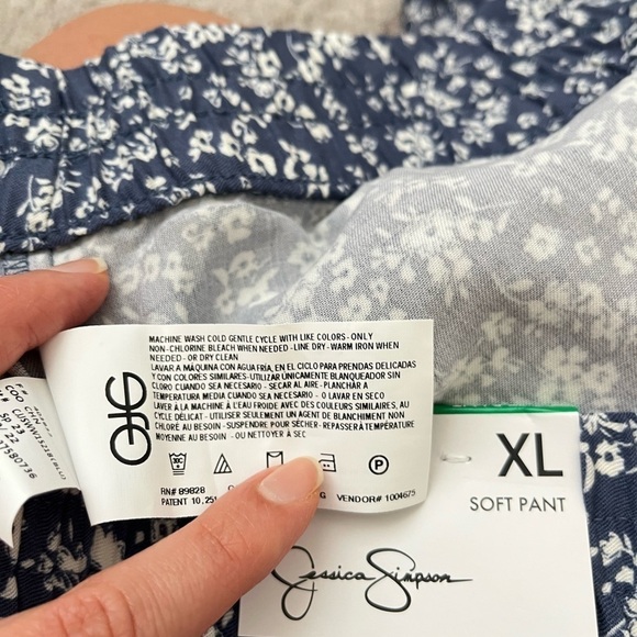 Jessica Simpson Women's Plus Size Floral Ankle Pants XL NWT - Picture 12 of 12